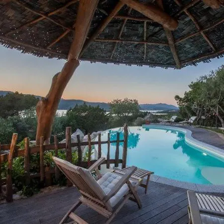 Villa Sleeps 6 Pool