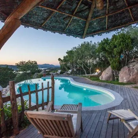 Sleeps 6 Pool